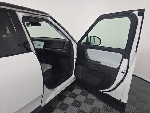 Used 2025 Rivian R1S Adventure AWD/4WD image 17
