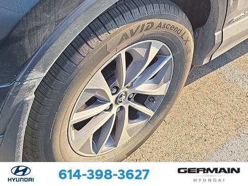 Used 2018 Toyota RAV4 XLE w/ Convenience Package AWD/4WD image 12