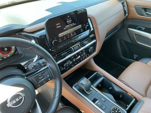 Used 2025 Nissan Pathfinder Platinum AWD/4WD image 25