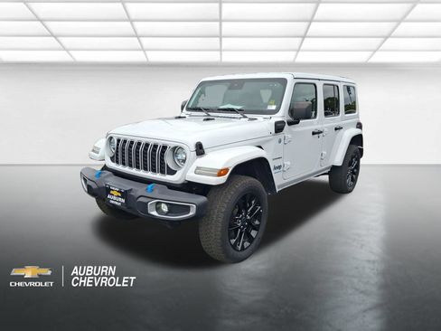 Used 2024 Jeep Wrangler Unlimited Sahara AWD/4WD image 7