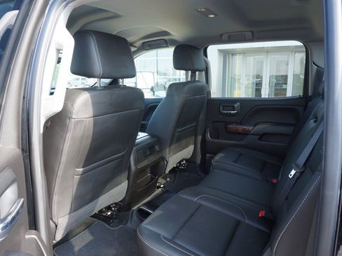 Used 2018 GMC Sierra 2500 SLT w/ Duramax Plus Package AWD/4WD image 9