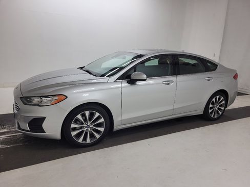 Used 2019 Ford Fusion SE image 2