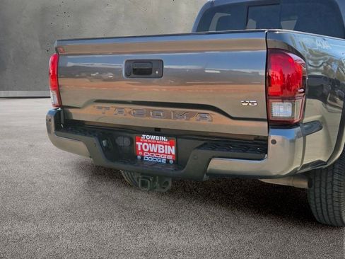 Used 2019 Toyota Tacoma TRD Off-Road w/ Technology Package AWD/4WD image 5