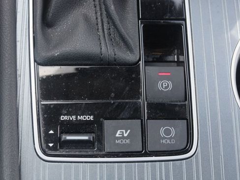 Used 2025 Toyota Sienna LE FWD image 16