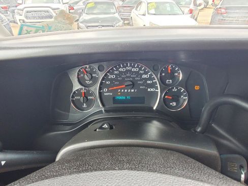 Used 2016 Chevrolet Express 2500 w/ Preferred Equipment Group RWD image 9