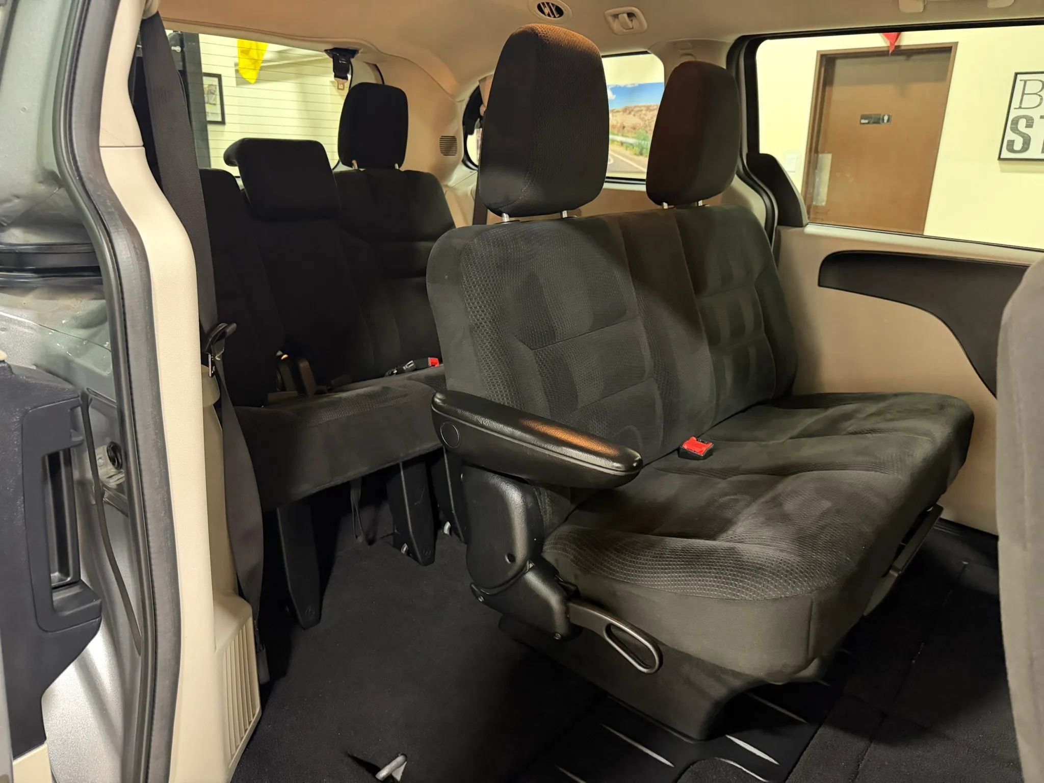 Used 2017 Dodge Grand Caravan SE FWD image 23