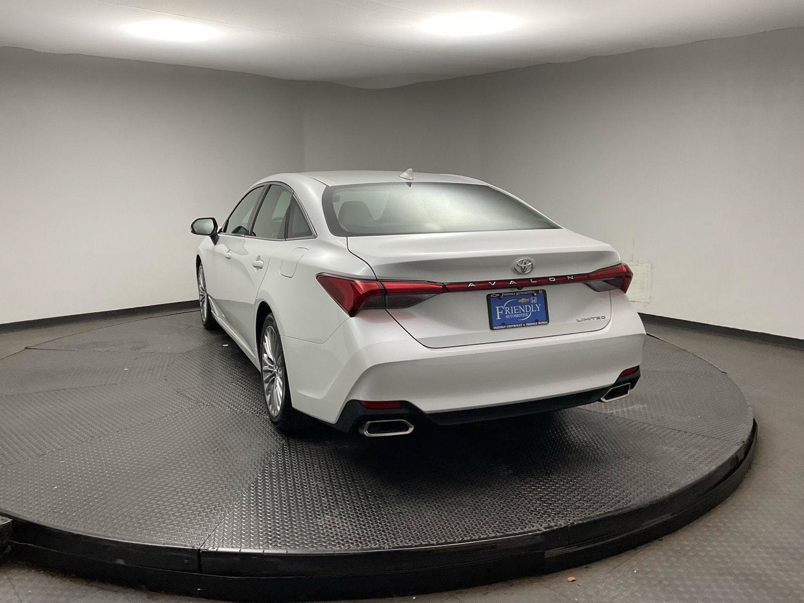 Used 2019 Toyota Avalon Limited w/ All Weather Liner Package FWD image 5