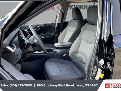 Used 2022 Toyota RAV4 XLE w/ Convenience Package AWD/4WD image 20