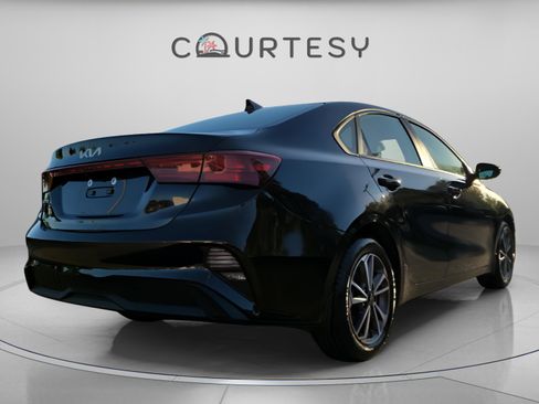 Used 2023 Kia Forte LXS image 3