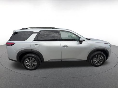 Used 2025 Nissan Pathfinder SV FWD image 13