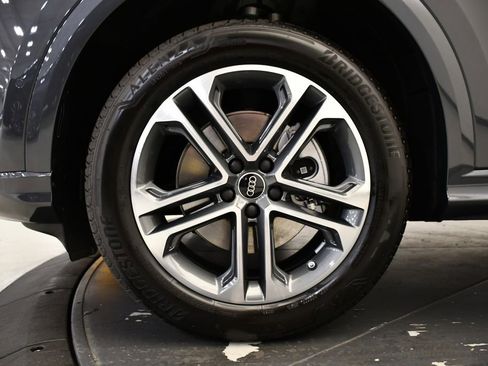 Used 2025 Audi Q5 Premium w/ Convenience Package image 13