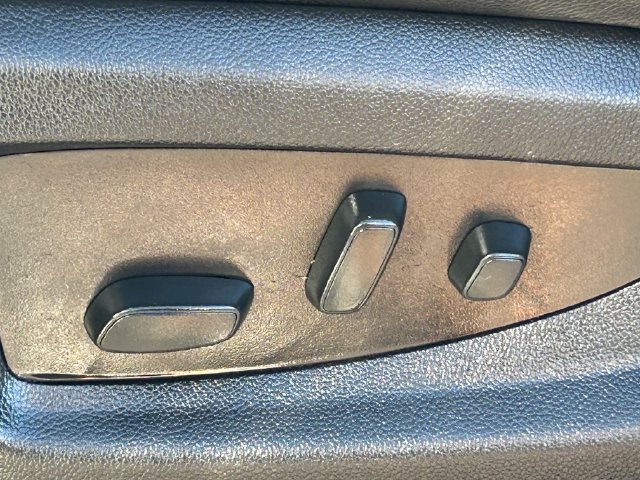 Used 2018 Chevrolet Suburban LT AWD/4WD image 23