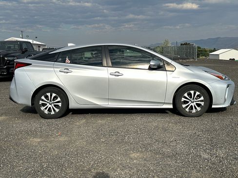 Certified 2021 Toyota Prius LE AWD/4WD image 8