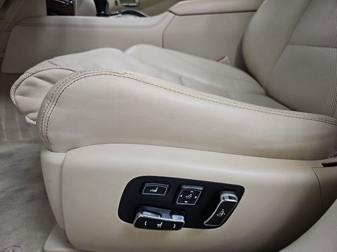 Used 2016 Lexus LS 460 w/ Comfort Package RWD image 32
