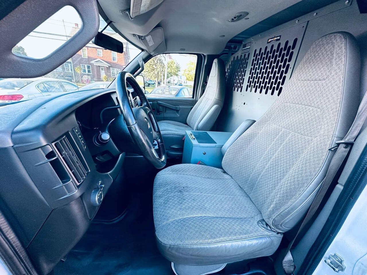Used 2018 Chevrolet Express 2500 w/ Driver Convenience Package RWD image 9