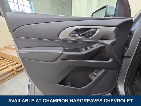 Used 2023 Chevrolet Traverse LT image 30