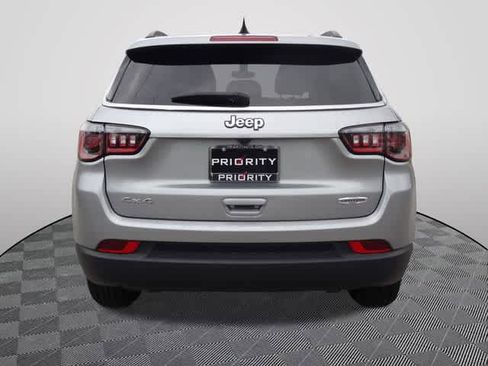 Used 2024 Jeep Compass Latitude AWD/4WD image 3