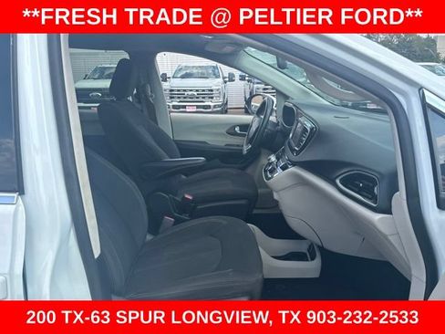 Used 2022 Chrysler Voyager LX FWD image 15