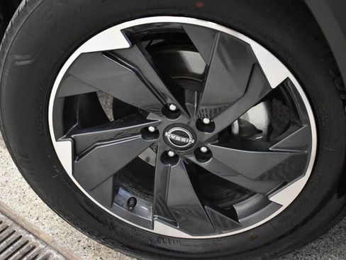 Used 2025 Nissan Rogue SV image 14