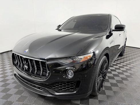 Used 2018 Maserati Levante AWD/4WD image 3
