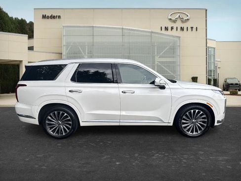 Used 2024 Hyundai Palisade Calligraphy FWD image 4