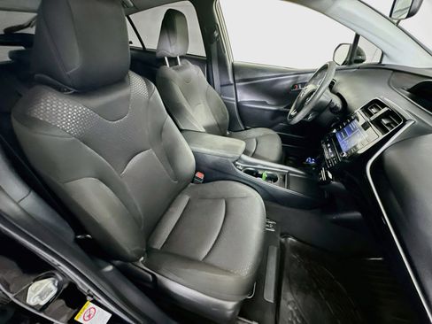Used 2020 Toyota Prius LE FWD image 29
