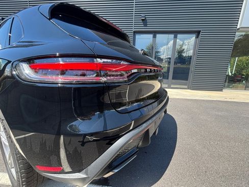 Certified 2024 Porsche Macan image 14