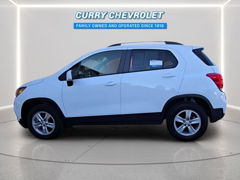 Used 2022 Chevrolet Trax LT w/ LT Convenience Package image 5
