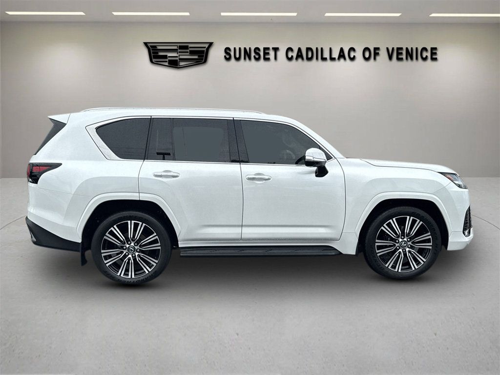 Used 2025 Lexus LX 600 4WD w/ Luxury Package image 3