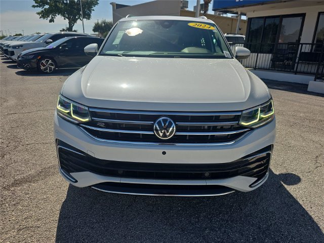 Used 2024 Volkswagen Tiguan SEL R-Line AWD/4WD image 2