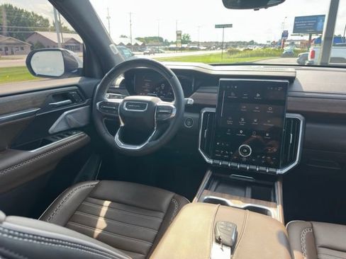 Used 2026 GMC Acadia Denali Ultimate w/ LPO, Floor Liner Package AWD/4WD image 18