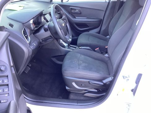 Used 2022 Chevrolet Trax LS w/ Tint and Cruise Package image 20