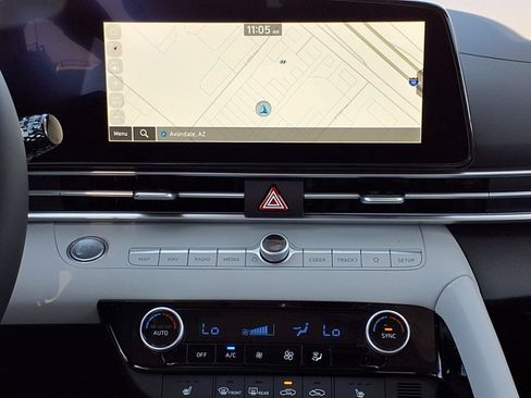 Used 2025 Hyundai Elantra Limited FWD image 9
