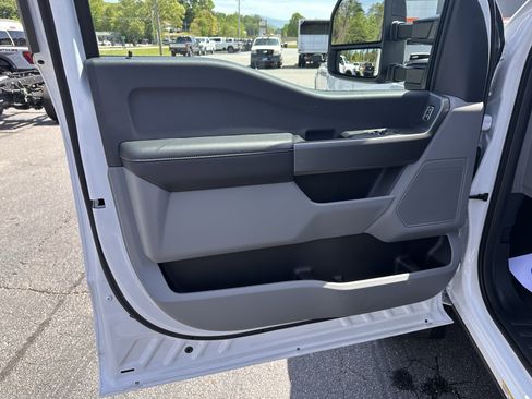 Used 2026 Ford F550 4x4 Regular Cab Super Duty w/ XLT Value Package image 6