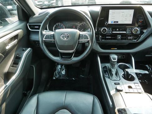 Used 2023 Toyota Highlander XSE AWD/4WD image 12