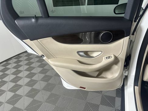 Used 2022 Mercedes-Benz GLC 300 image 24