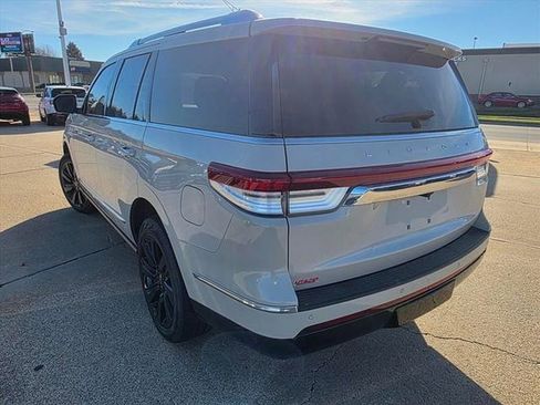 Used 2024 Lincoln Navigator Reserve AWD/4WD image 7