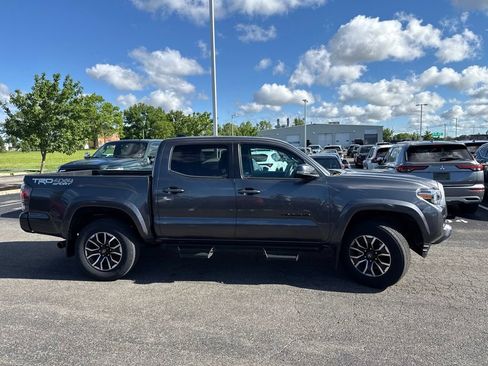 Used 2021 Toyota Tacoma TRD Sport AWD/4WD image 12