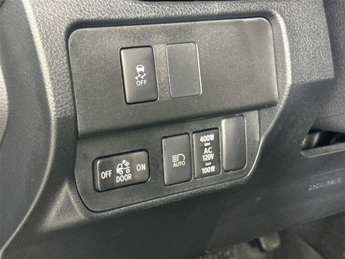Used 2020 Toyota Tacoma TRD Off-Road w/ Technology Package AWD/4WD image 14