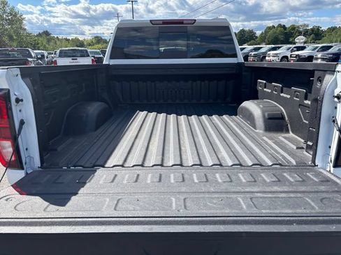 Used 2025 GMC Sierra 2500 SLE w/ SLE Value Package; AWD/4WD image 17