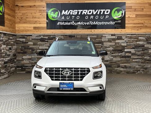Used 2024 Hyundai Venue Limited FWD image 5