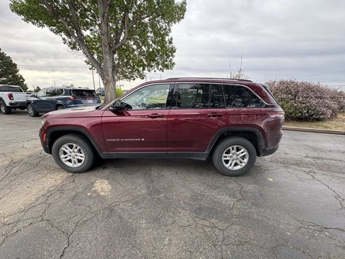 Used 2023 Jeep Grand Cherokee Laredo AWD/4WD image 5