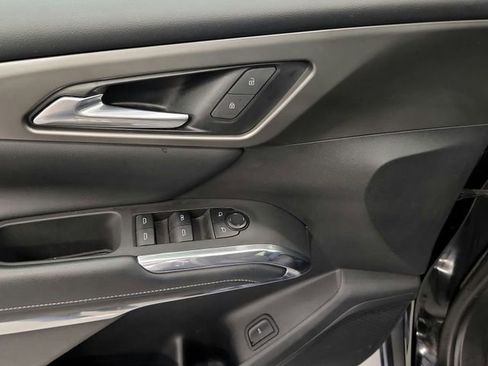 Used 2025 Chevrolet Traverse LT image 25