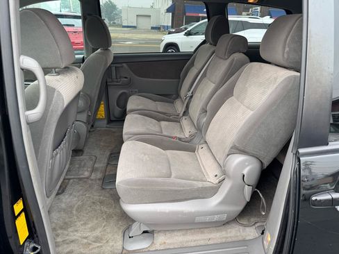 Used 2010 Toyota Sienna LE w/ Towing Prep Pkg FWD image 9