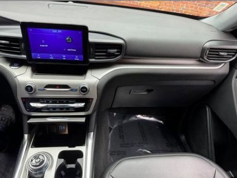 Used 2022 Ford Explorer XLT w/ Equipment Group 202A AWD/4WD image 5