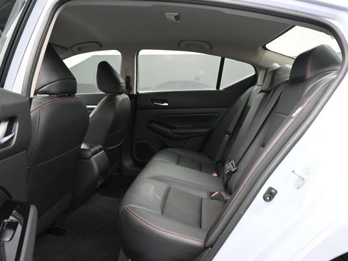 Used 2023 Nissan Altima 2.5 SR FWD image 13