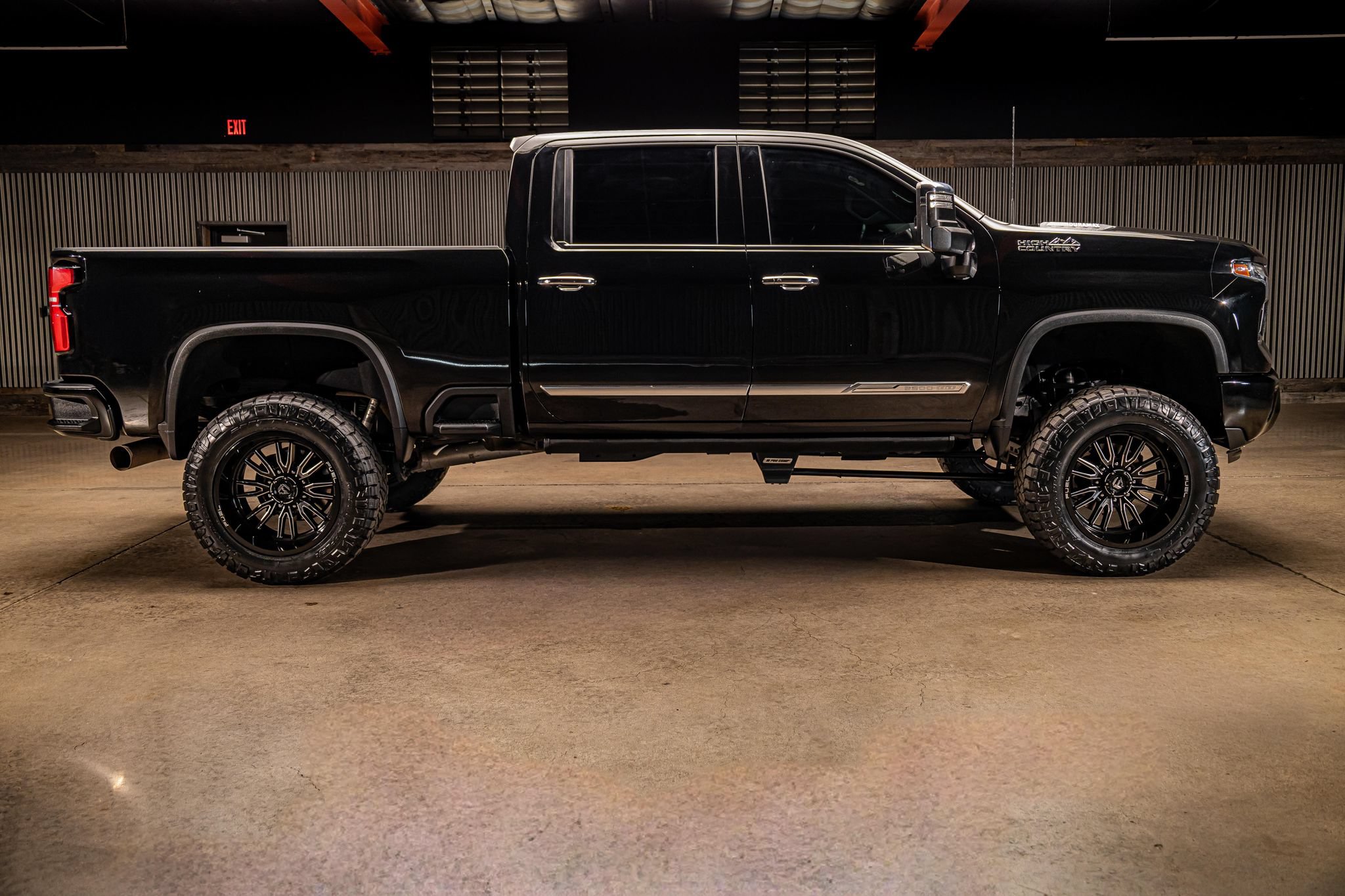 Used 2024 Chevrolet Silverado 2500 High Country w/ Technology Package AWD/4WD image 10