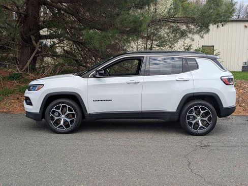 Certified 2024 Jeep Compass Limited AWD/4WD image 8