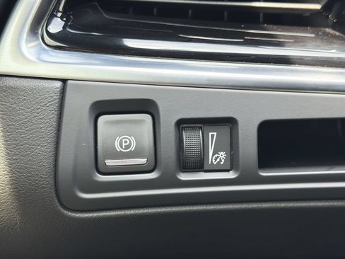 Used 2025 Cadillac XT6 Luxury FWD image 28