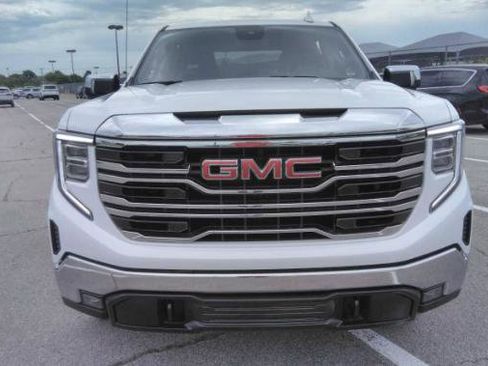 Used 2025 GMC Sierra 1500 SLT AWD/4WD image 2